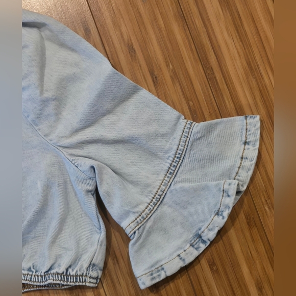 💚 NWT We Wore What Light Blue Denim Crop Top - Picture 3 of 10